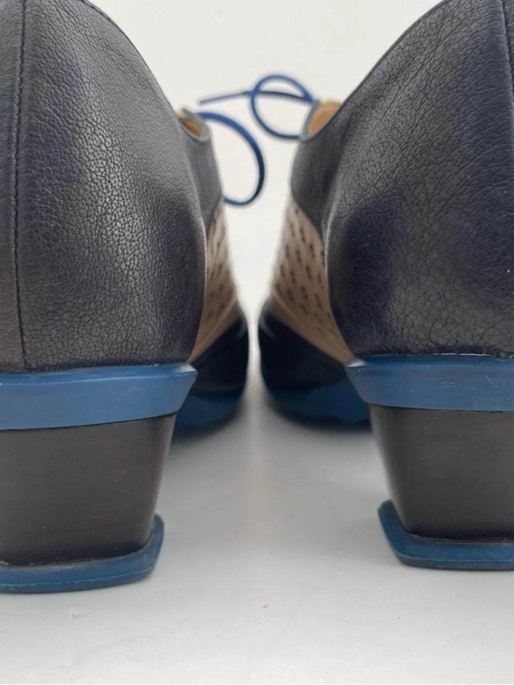 John Fluevog Hopes Promise Blue Cream Size 8 Coquette - Picture 10 of 15